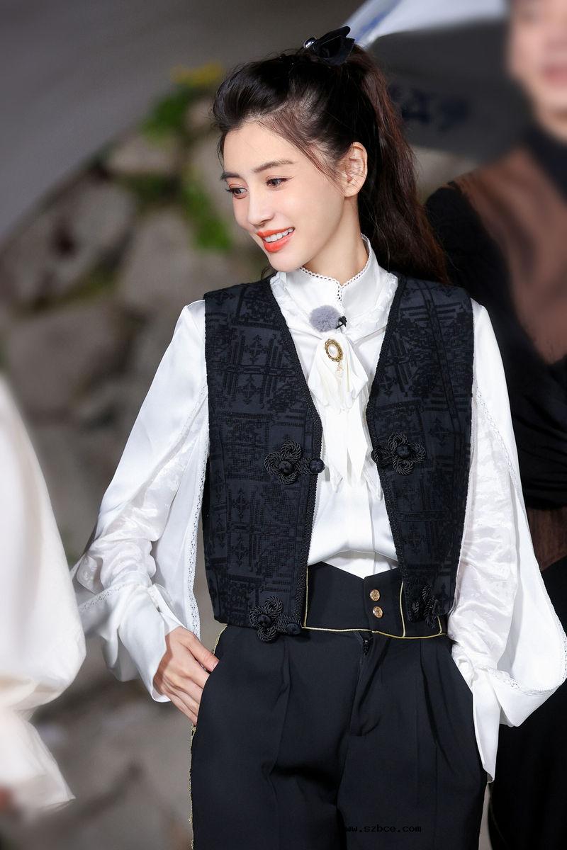 【AI作图】女星Angelababy 脱衣对比